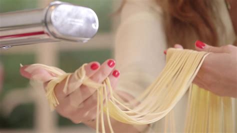 Насадка для нарезки лапши KitchenAid - YouTube