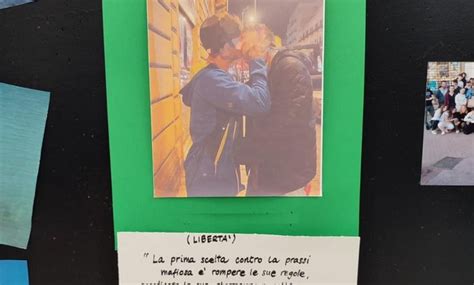 Fratelli D Italia Elogia La Preside Di Modena Che Ha Censurato Un Bacio Gay