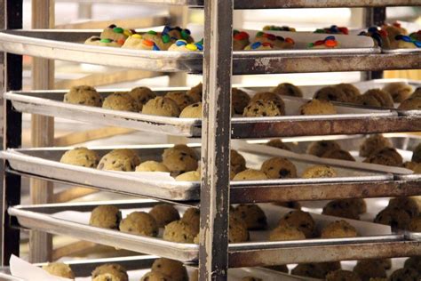 For teen-driven Minnesota bakery, expansion is icing on the cake | MPR News