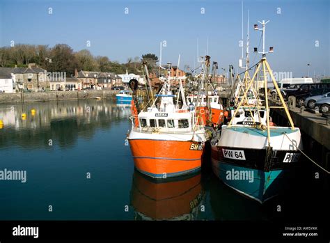 Fishing boats at padstow harbour cornwal Stock Photo - Alamy