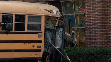 6 Brought To Hospital After School Bus Mcts Bus Crash At Milwaukee Library