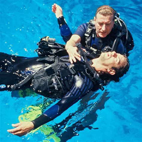 PADI Rescue Diver Course | Namloo Divers Phuket