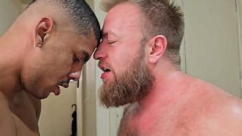 UOMO RUSSO SCOPA IL CULO DI UN NERO CATTIVO XVIDEOS