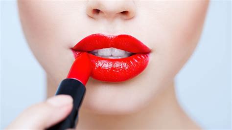 6 Easy Steps To Make Lipstick Last Longer Elle Levi Youtube