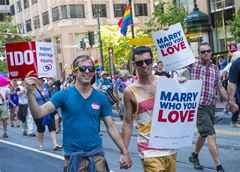 Caro Babbo Natale I Desideri Dei Tuoi Bimbi Arcobaleno Quest Anno Sono Gay It