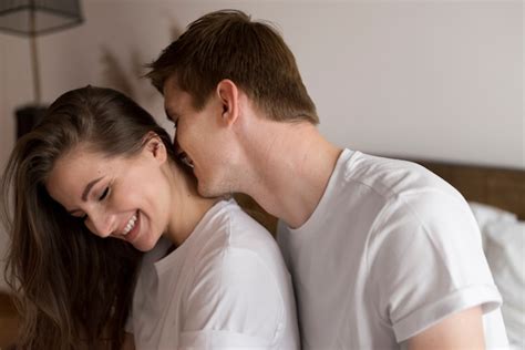 Paare, die ihre intimen momente haben | Kostenlose Foto
