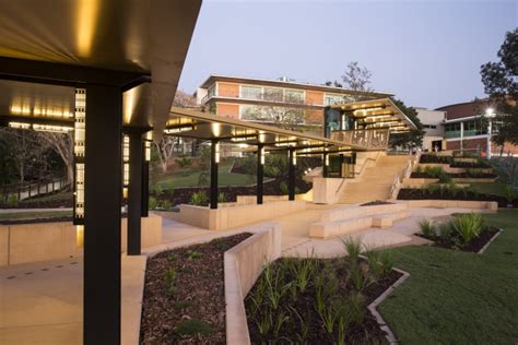 UQ St Lucia Campus Walkway - Bondor