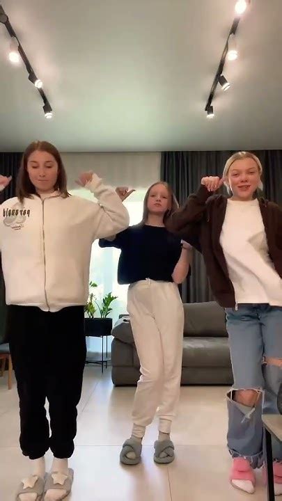 Карамелькины 👯‍♀️💃🏼 #амелька #амелькакарамелька #карамелькины - YouTube