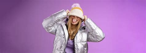 Fille Blonde Dr Le Insouciante Ludique S Amusant Imb Cile Autour De Ce Que Les Gens Agissent