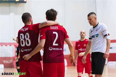 Z Nieba Do Piek A Widzew Przegra Z Clearexem Chorz W Zdj Cia