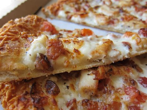 Review Pizza Hut Chicken Bacon Tomato Garlic Parmesan Pizza