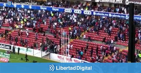 Una Pelea Entre Hinchas Durante Un Partido De Fútbol En México Acaba