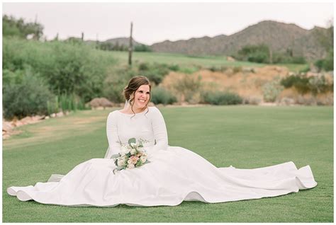 Bride Sitting on Ground Posing Ideas | Photo poses for couples, Wedding, Wedding photos