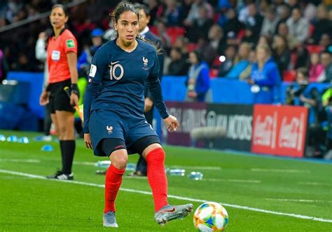 Coupe du monde foot féminin qui est Amel Majri la défenseure des