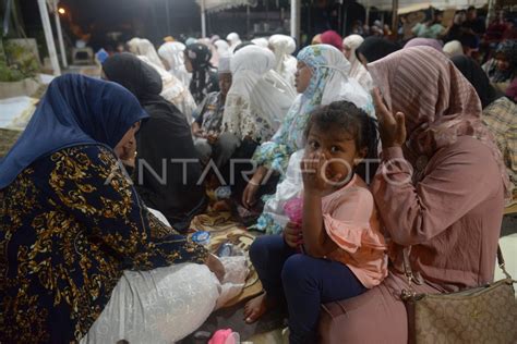 Peringatan Tahun Tsunami Di Aceh Antara Foto