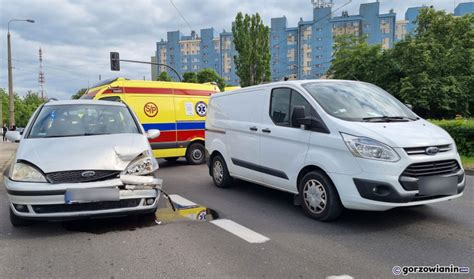 Fotoreportaż Wypadek przy Pomorskiej w Gorzowie Zderzyły się trzy pojazdy