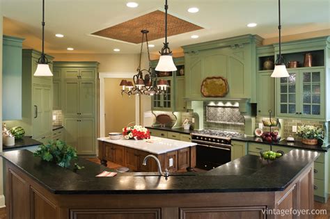 29 Classic Kitchens with Traditional and Antique Cabinets – Vintage Foyer