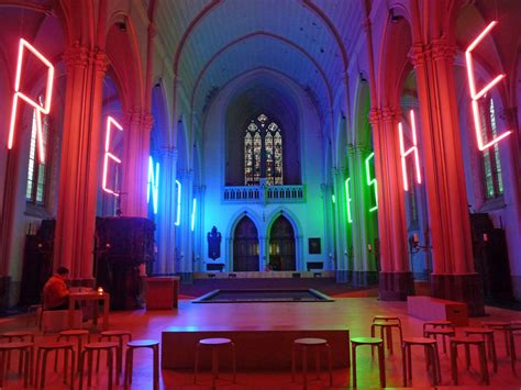 Yes Here Now Projet Artistique De Geert Bisschop Dans L église Sainte Madeleine à Bruges