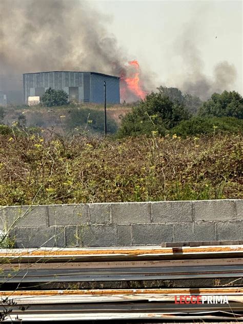 Incendio Nella Zona Industriale A Ridosso Della