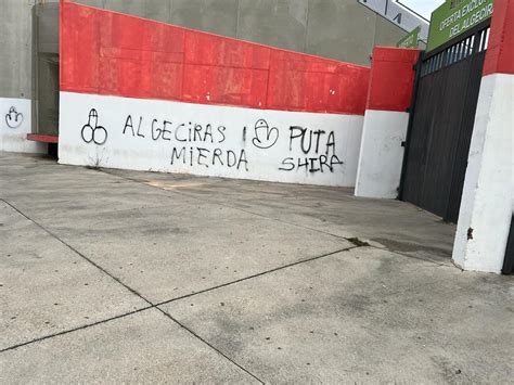 El Algeciras Cf Denuncia Las Pintadas Realizadas En El Nuevo Mirador Y