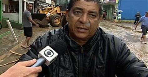 G1 Zeca Pagodinho ajuda vítimas da chuva em Xerém RJ notícias em