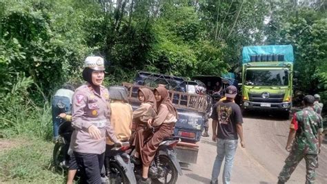 Jalan Lintas Curup Lubuklinggau Rawan Longsor Dan Pohon Tumbang