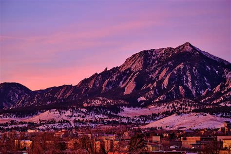 Sunrise colors on the Flatirons : r/boulder