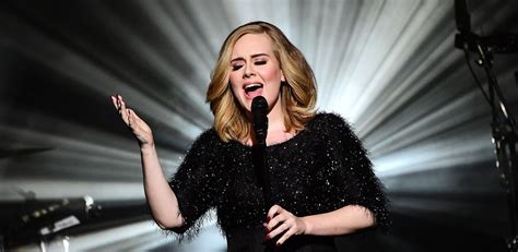 Adele's '25' Soaring to U.S. Album Sales Record - Variety