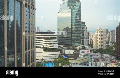 Sukhumvit shopping mall Stock Videos & Footage - HD and 4K Video Clips ...