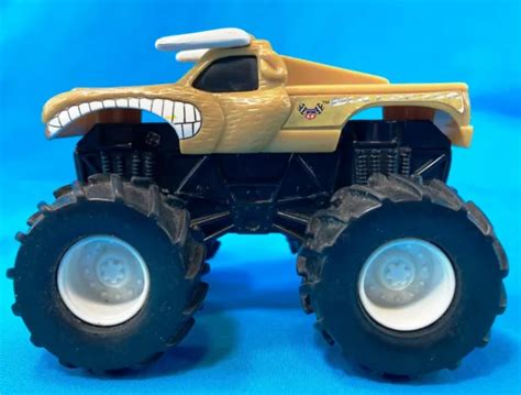 MATTEL HOT WHEELS Monster Jam Truck Rev Tredz Bulldozer 1 43 Scale 2000