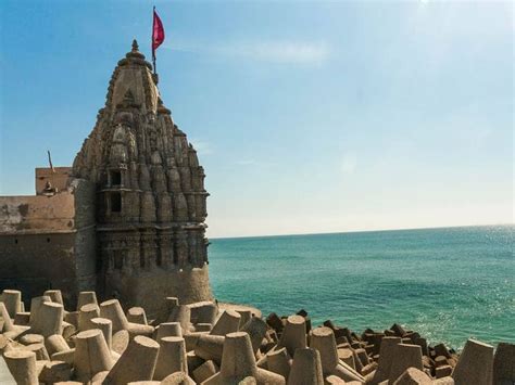 Shree Dwarkadhish Temple - Patheos Sacred Spaces