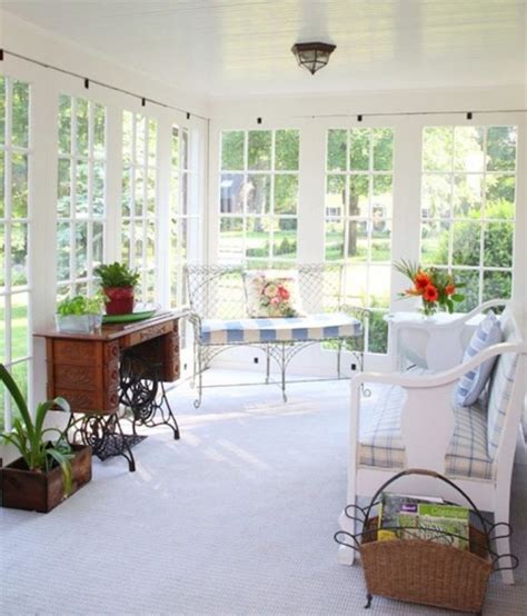 20 Small And Cozy Sunroom Design Ideas Homemydesign