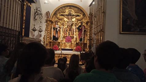 Ofrenda Floral Del Grupo De Catequesis A La Virgen Del Rosario