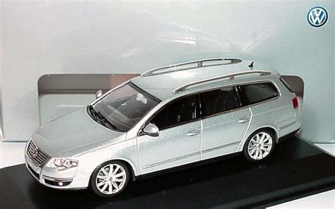 Vw Passat Variant Refelexsilber Met Werbemodell Minichamps