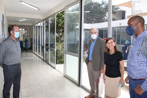 Director Del Fogarty Internacional Center Visita El Imtavh Instituto