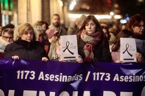 Fotos Concentración en Valladolid contra la violencia de género tras