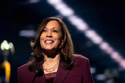 Kamala Harris Goes Beyond The White Pantsuit The New York Times