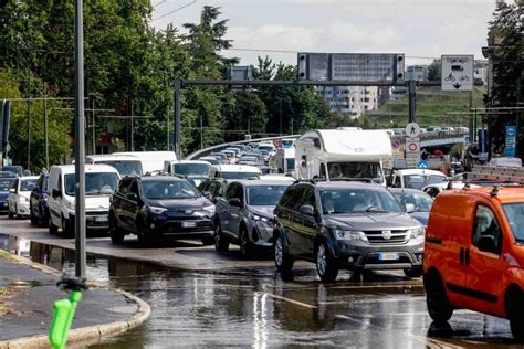 Merlata Bloom Il Nuovo Centro Commerciale Manda Il Traffico In Tilt