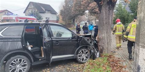 Straciła panowanie nad pojazdem i uderzyła w drzewo Olawa24 pl