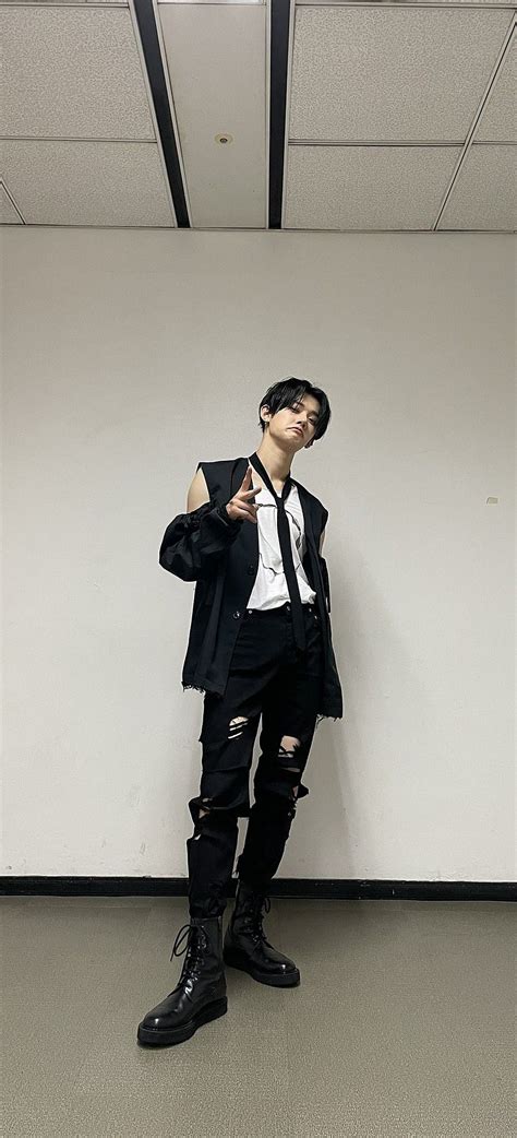 Kai Kpop Concert Outfit Male Pose Reference Hand Pose Concert Fits