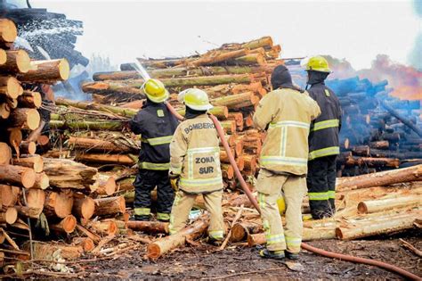 Luego de un arduo y coordinado trabajo se logró controlar el incendio