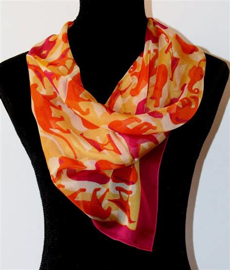 Foulard Carr Pompon En Soie Les Animaux Corail X Cm