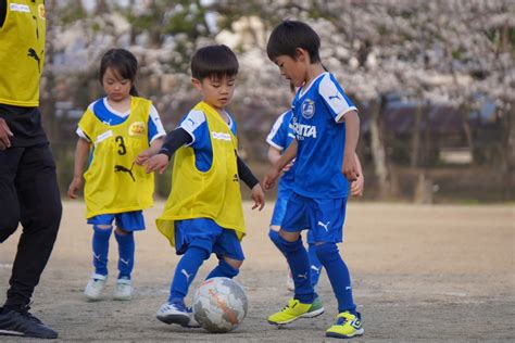 【公式】大分トリニータサッカースクール On Twitter スクール紹介【南大分】 サッカーに夢中になる姿、桜と一緒に写る素敵な笑顔😄