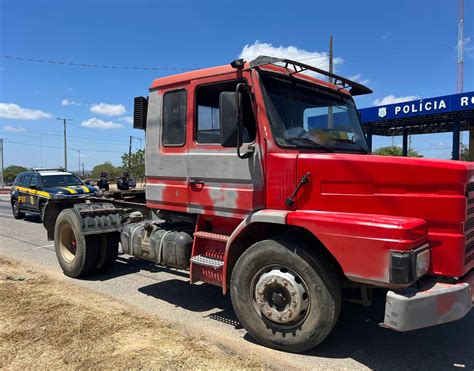 Caminhão furtado e placas falsas é recuperado pela PRF em Caruaru