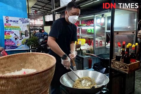 Tigor Simanjuntak Eks Pegawai KPK Yang Jualan Nasi Goreng