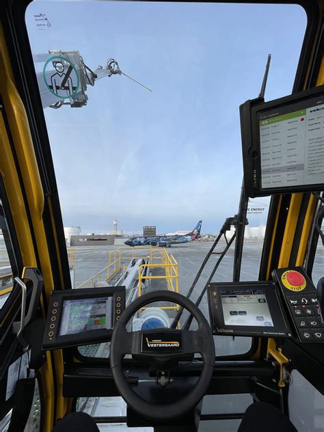 YYC deicing! Like playing video games irl! : r/aviation