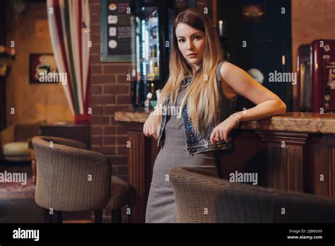 Bar Nightlife Alone Woman Hi Res Stock Photography And Images Alamy