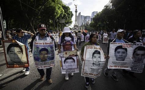 Familias De Los Estudiantes De Ayotzinapa Acusan A L Pez Obrador De