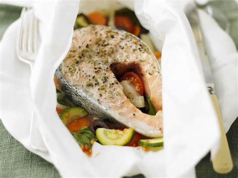 Lachs mit mediterranem Gemüse Rezept EAT SMARTER