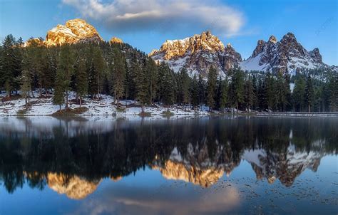 Scenic Antorno Lake With Iconic Tre Cime Di Lavaredo Drei Zinnen